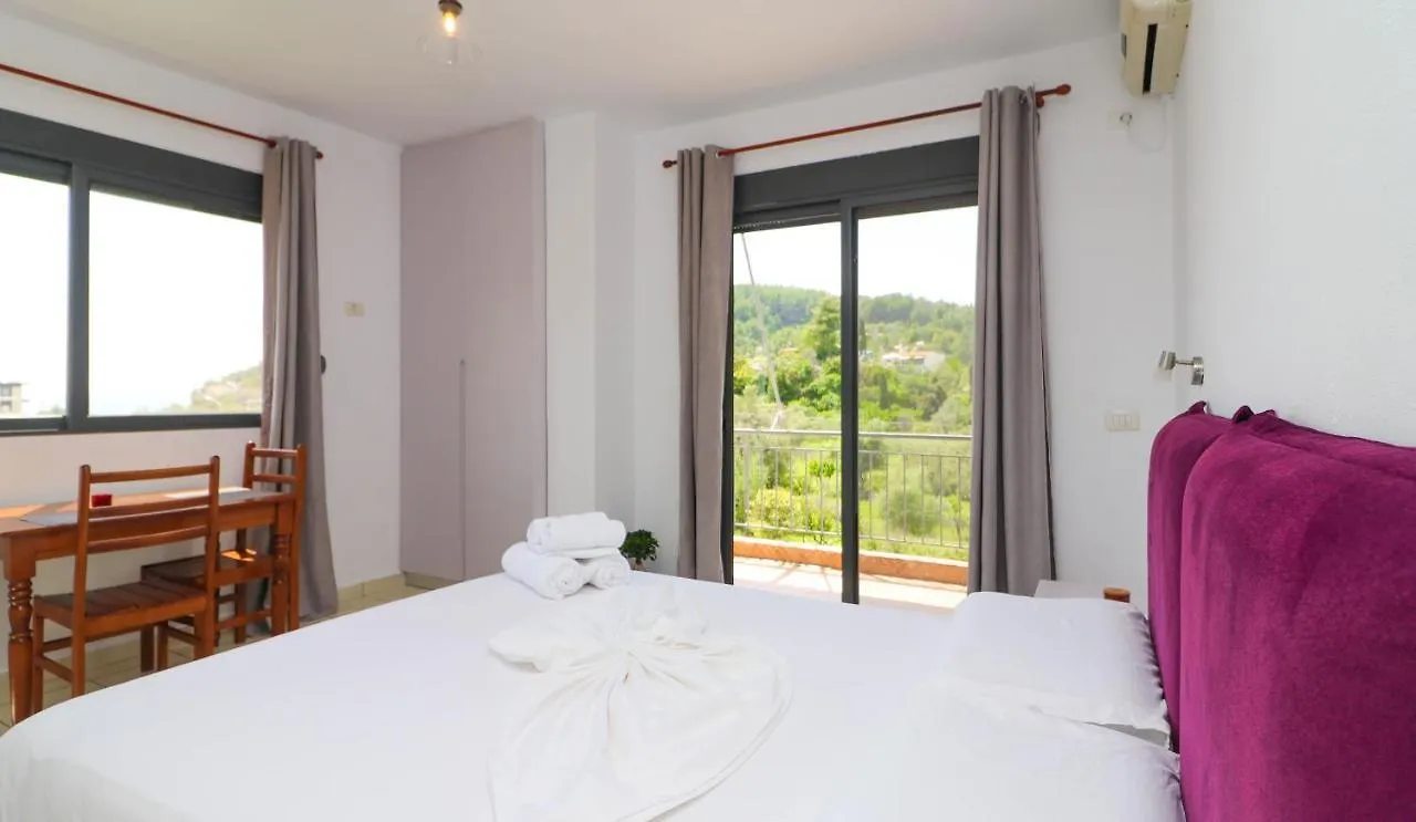 Bora Rooms Himare 0*,