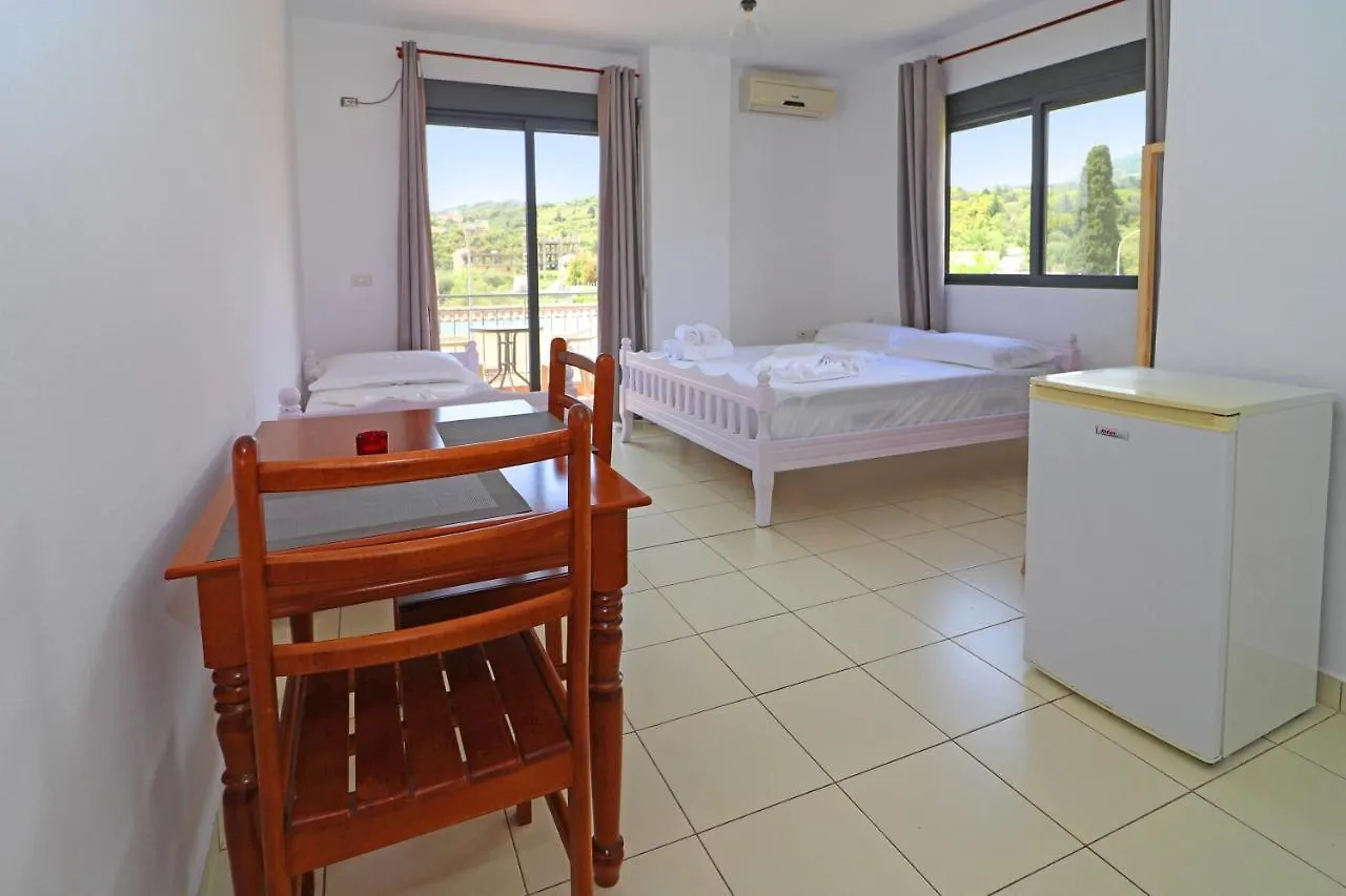 Bora Rooms Himare