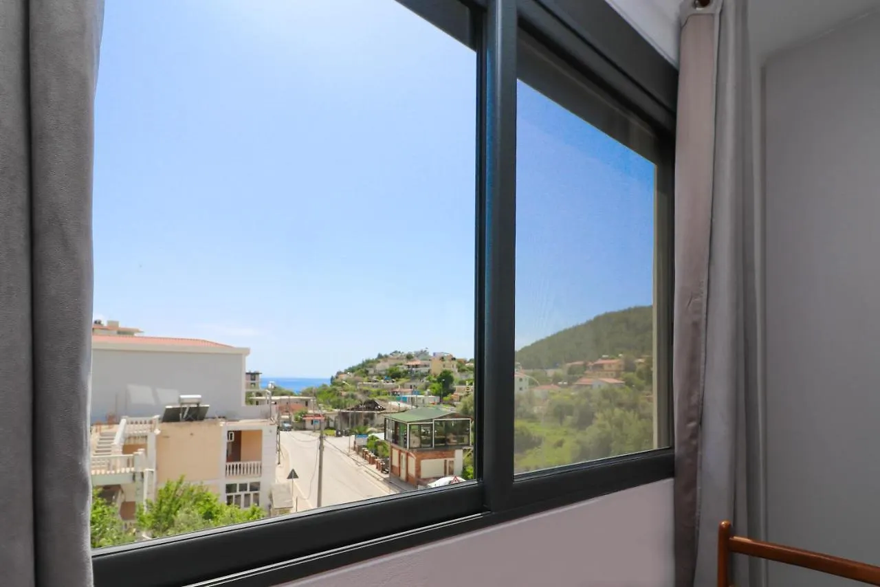 Bora Rooms Himare 0*,  Albania