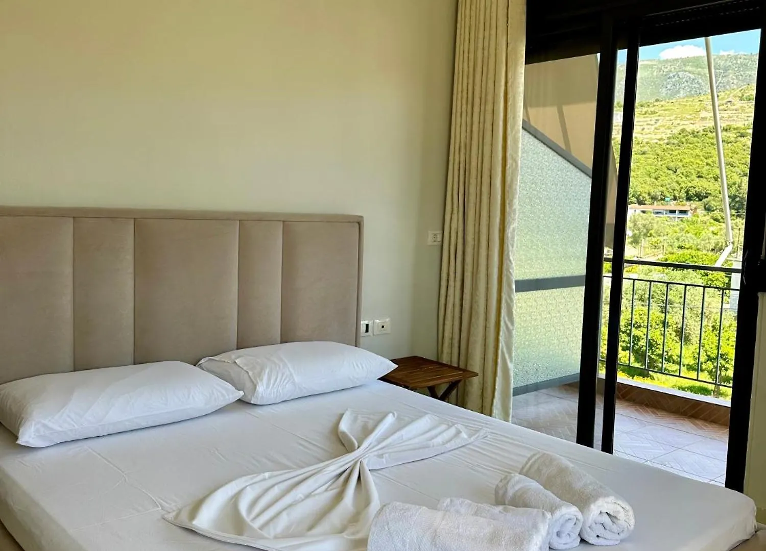 Aparthotel Bora Rooms Himare Albania