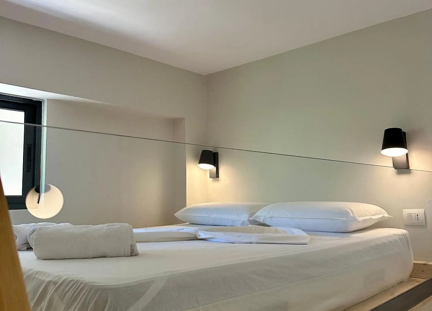 Bora Rooms Himare Aparthotel