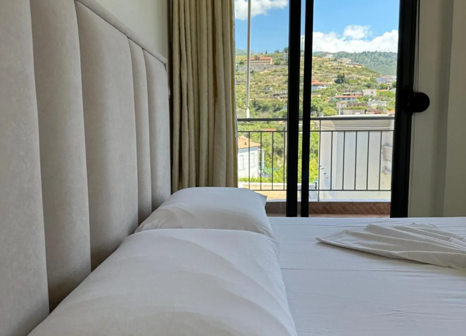 Bora Rooms Himare